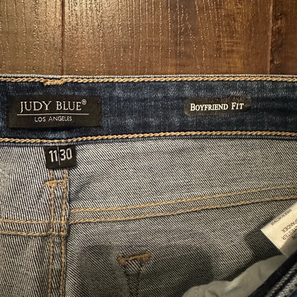 Judy Blue Boyfriend Fit jeans in good condition. Size 11/30. - Picture 2 of 3